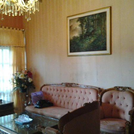 Villa And Resto Basanova 巴图 外观 照片