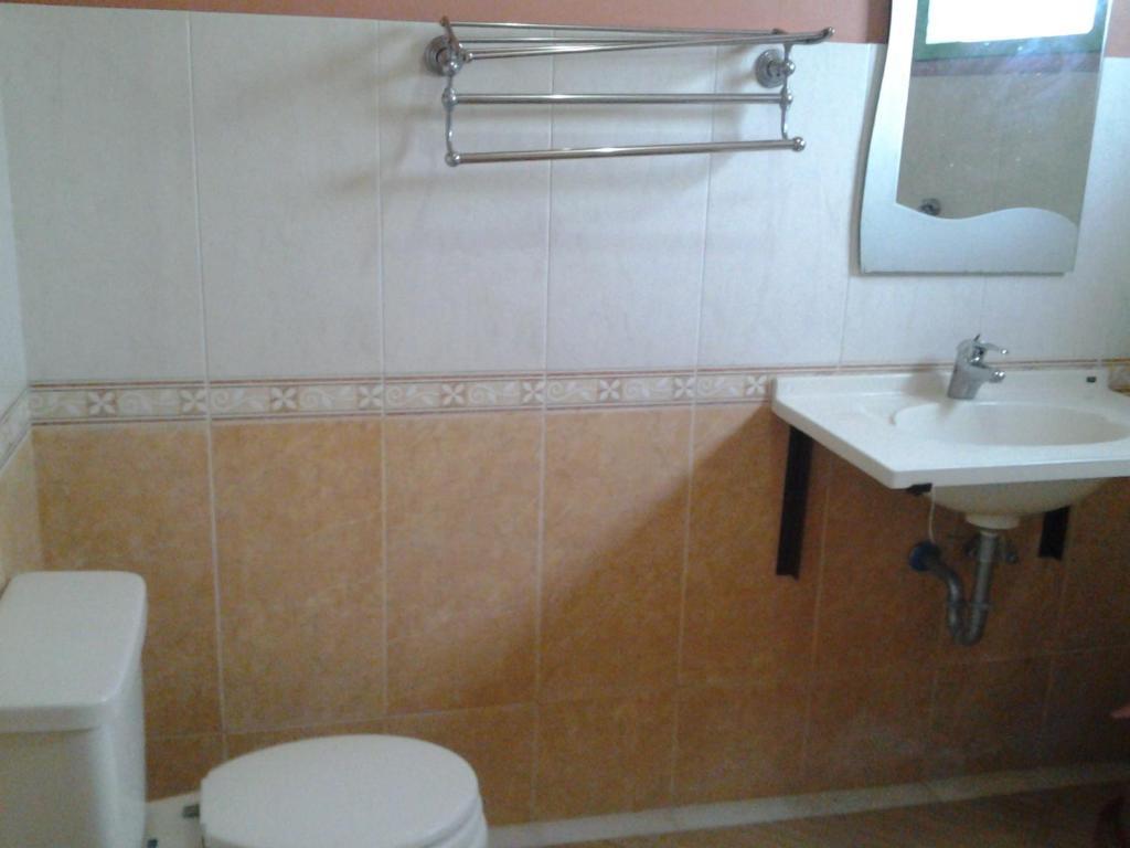 Villa And Resto Basanova 巴图 外观 照片