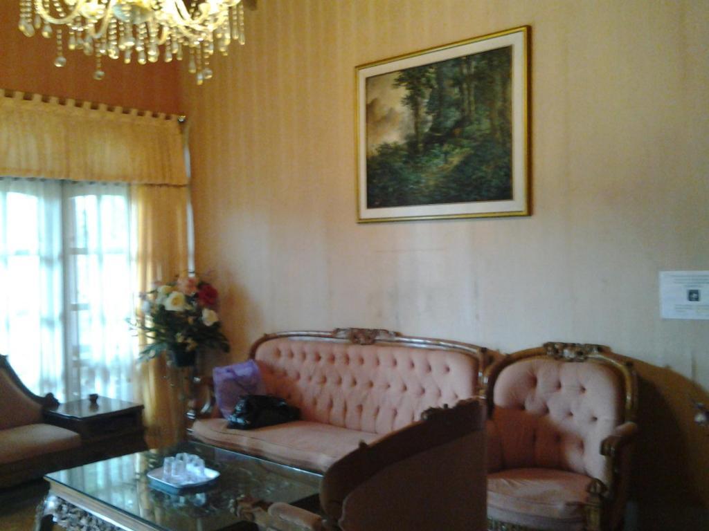 Villa And Resto Basanova 巴图 外观 照片