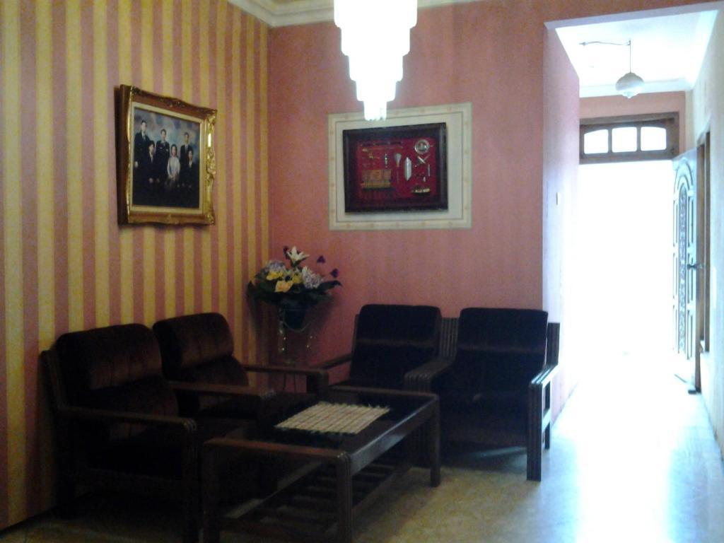 Villa And Resto Basanova 巴图 外观 照片