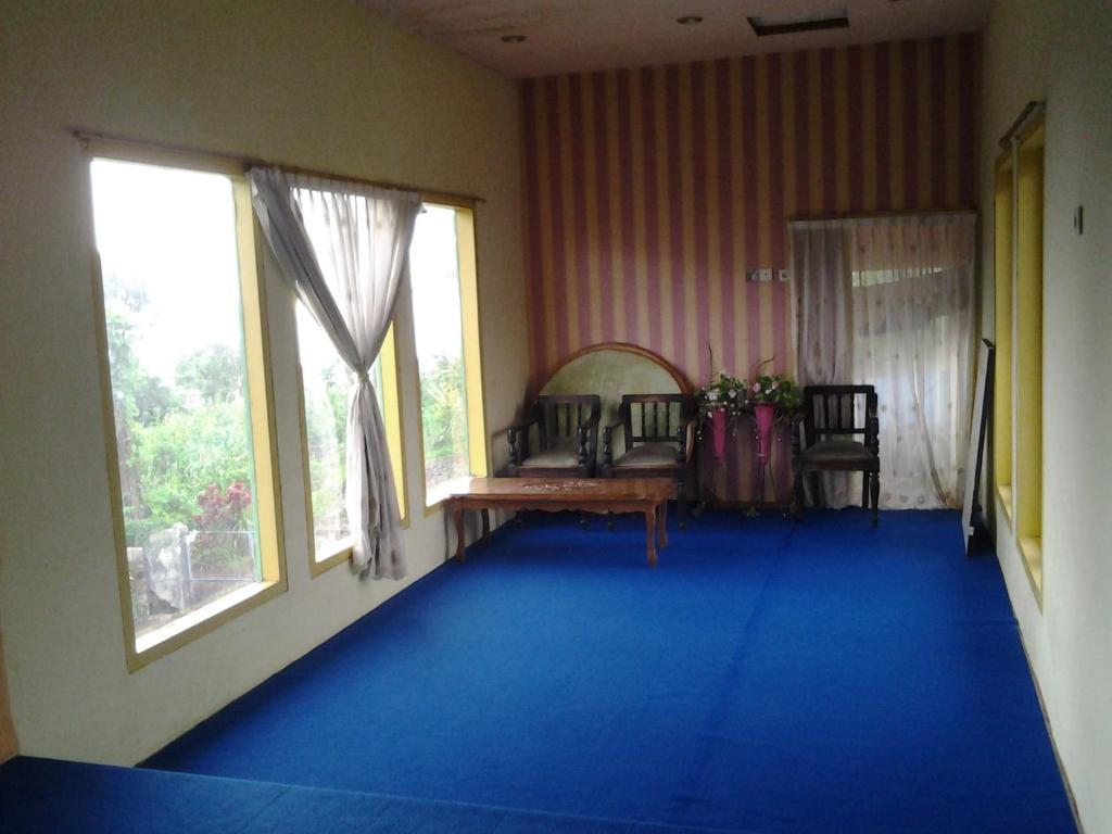 Villa And Resto Basanova 巴图 外观 照片